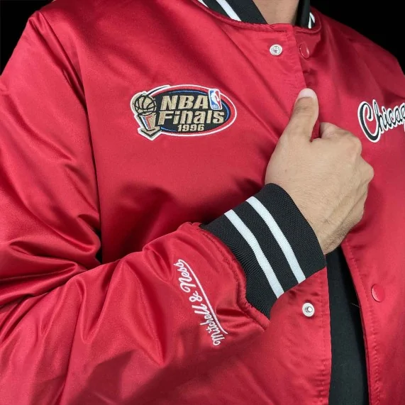 Satin Bomberjacke NBA Heavyweight Chicago Bulls (Bomber) Mitchell & Ness auf FrenchMarket